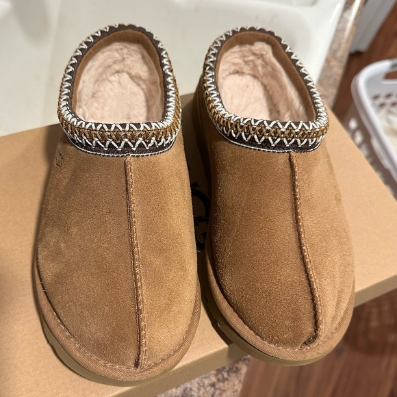 UGG Shoes - Ugg Women’s Tasman Slippers Size 7